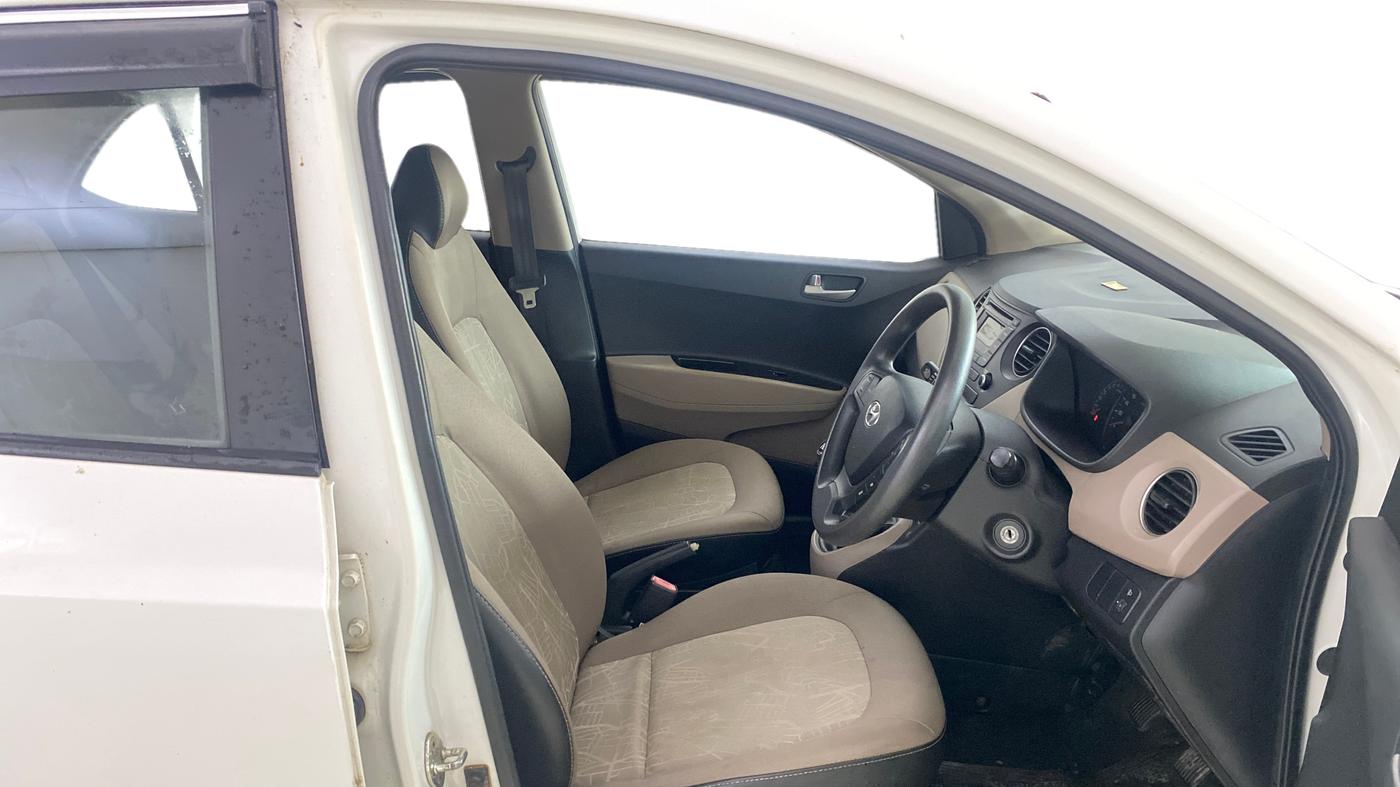2014 Hyundai Xcent S (O) 1.2, Petrol, Manual, 31,748 km, Right Side Front Door Cabin