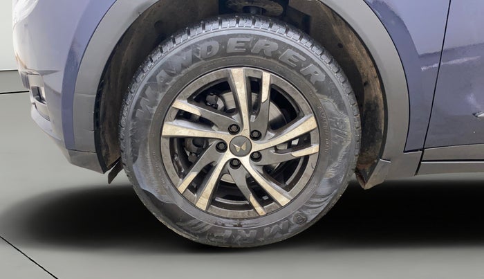 2022 Mahindra XUV700 AX 5 D MT 7 STR, Diesel, Manual, 49,147 km, Left Front Wheel