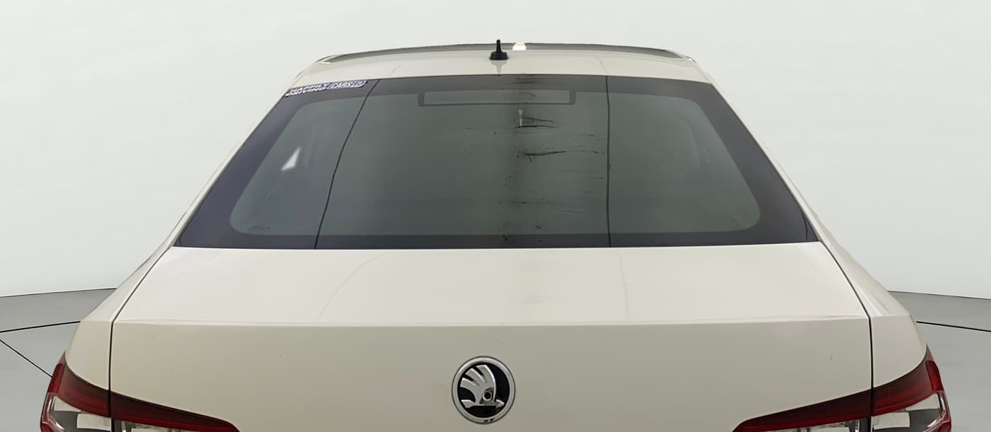 2019 Skoda Superb STYLE 1.8 TSI MT, Petrol, Manual, 50,278 km, Rear Windshield