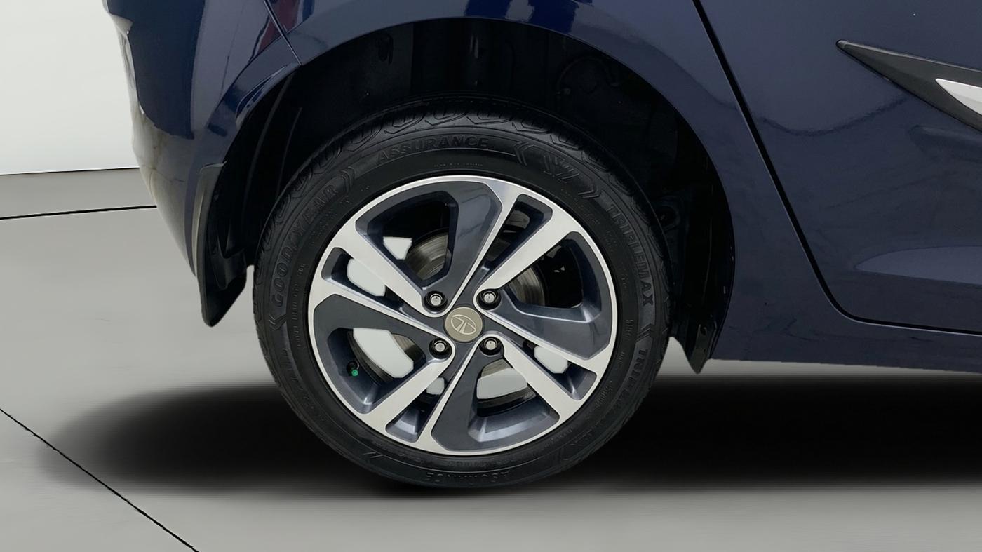 2022 Tata ALTROZ XZA PLUS, Petrol, Automatic, 53,183 km, Right Rear Wheel