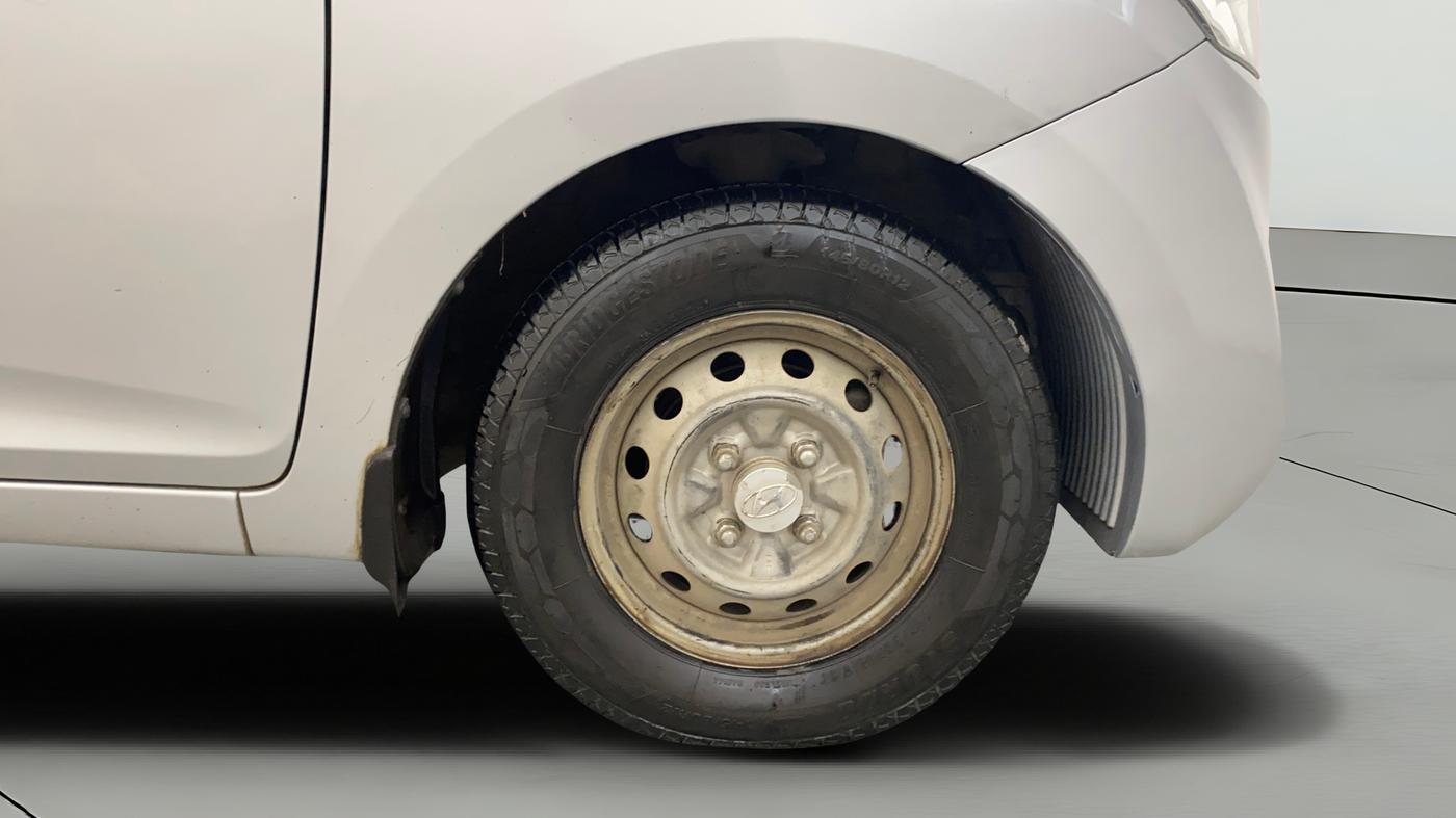 2016 Hyundai Eon ERA PLUS (O), Petrol, Manual, 1,36,063 km, Right Front Wheel