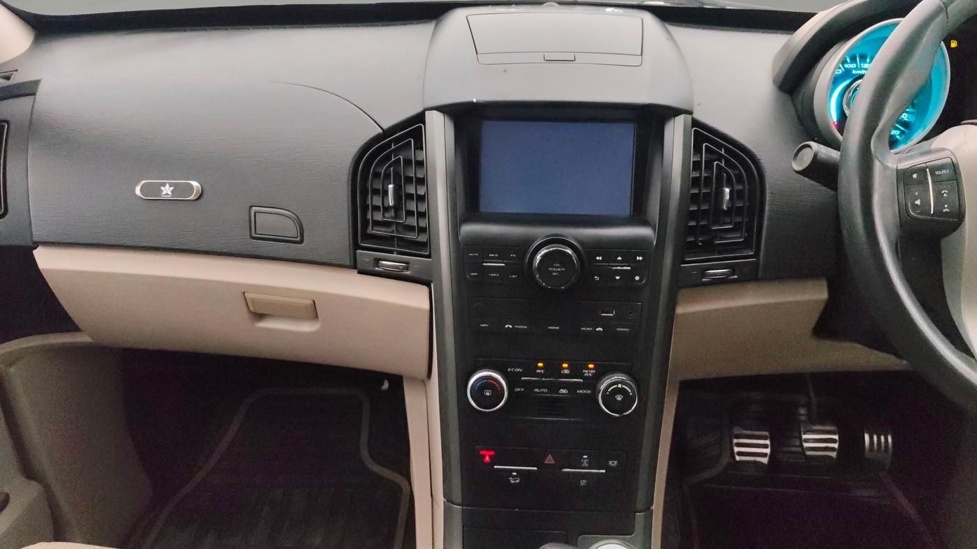 2016 Mahindra XUV500 W10, Diesel, Manual, 1,15,976 km, Air Conditioner