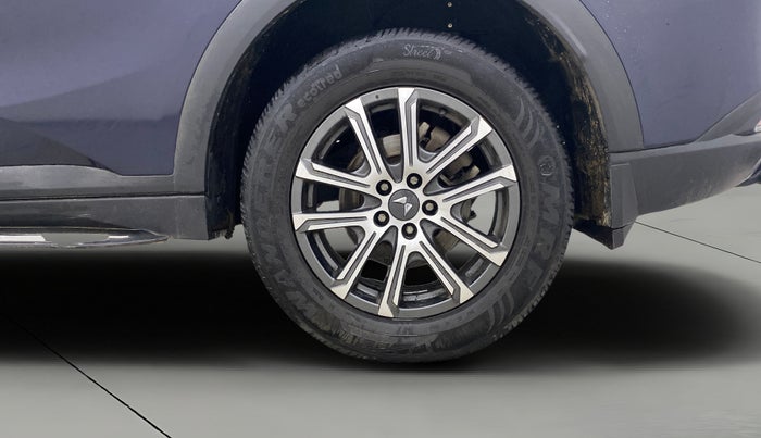 2021 Mahindra XUV700 AX 7 P AT 7 STR, Petrol, Automatic, 31,113 km, Left Rear Wheel