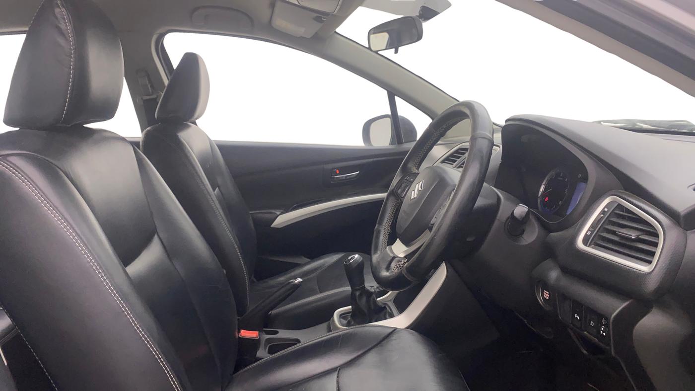 2017 Maruti S Cross ZETA 1.3, Diesel, Manual, 1,16,289 km, Right Side Front Door Cabin