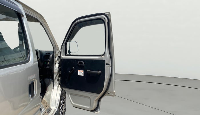 2021 Maruti Eeco 5 STR AC CNG, CNG, Manual, 67,284 km, RHS Front Door