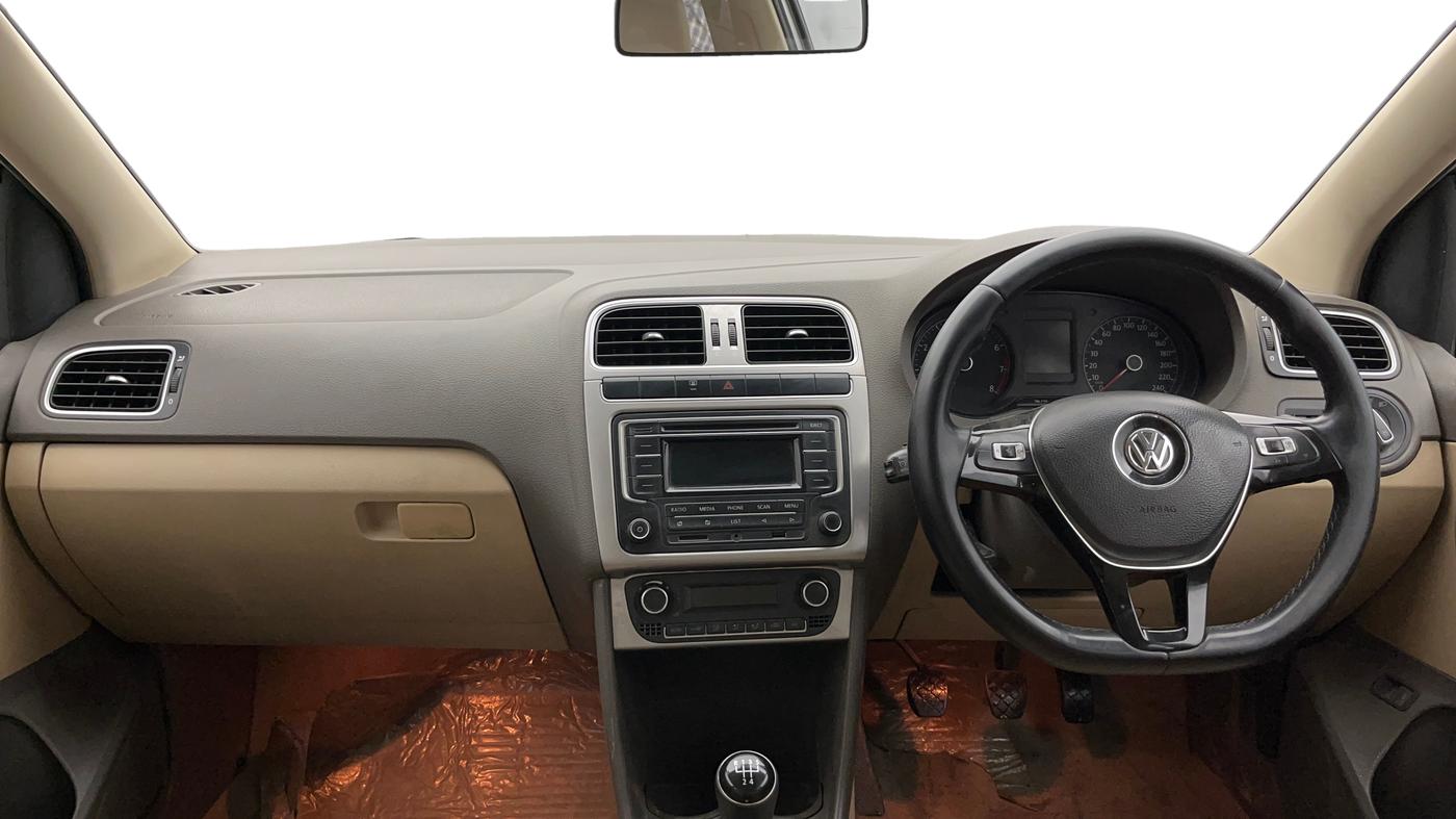 2015 Volkswagen Vento HIGHLINE 1.6 MPI, Petrol, Manual, 1,17,338 km, Dashboard