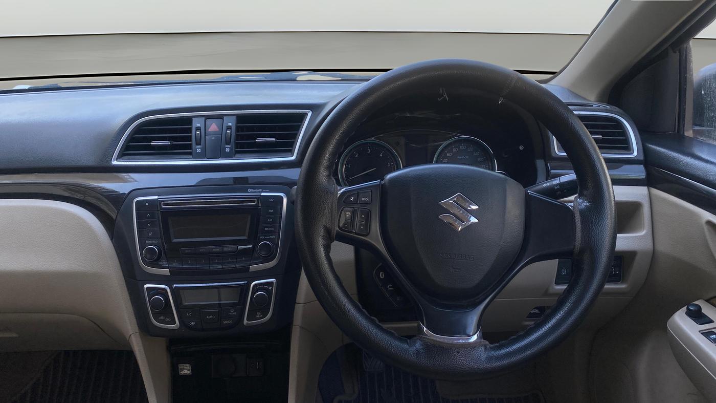 2015 Maruti Ciaz ZDI SHVS, Diesel, Manual, 66,228 km, Steering Wheel Close Up