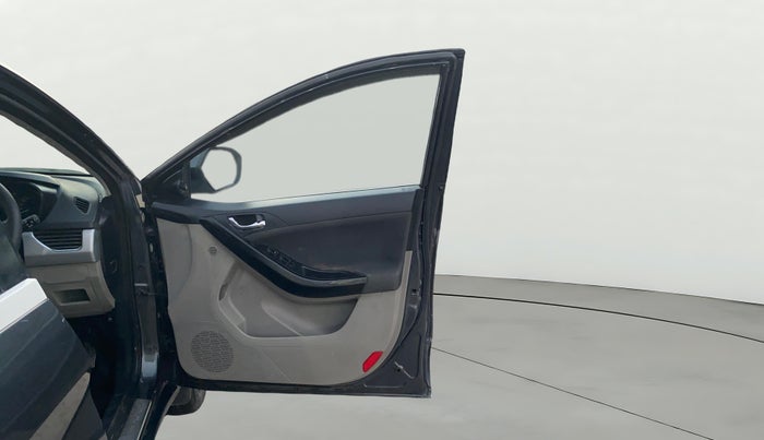 2019 Tata NEXON XZ PETROL, Petrol, Manual, 53,559 km, RHS Front Door