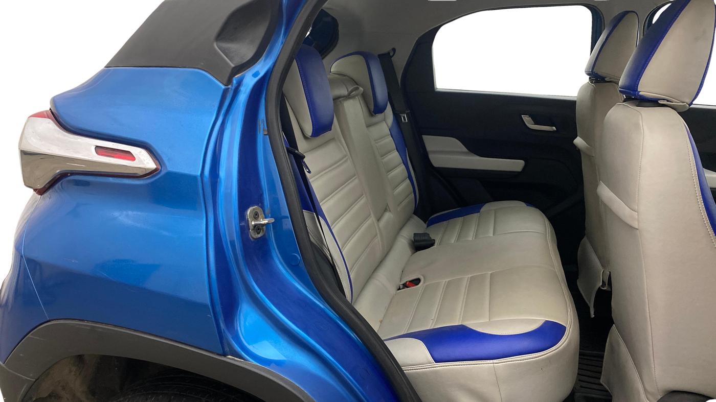 2022 Tata PUNCH CREATIVE  1.2 RTN DUAL TONE, Petrol, Manual, 17,042 km, Right Side Rear Door Cabin