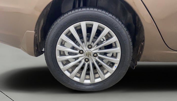 2015 Maruti Ciaz ZXI, Petrol, Manual, 30,780 km, Right Rear Wheel