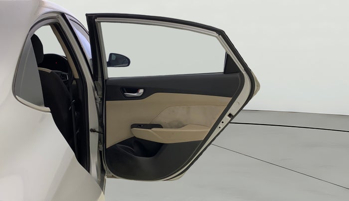 2017 Hyundai Verna 1.6 EX CRDI, Diesel, Manual, 1,33,554 km, RHS Rear Door