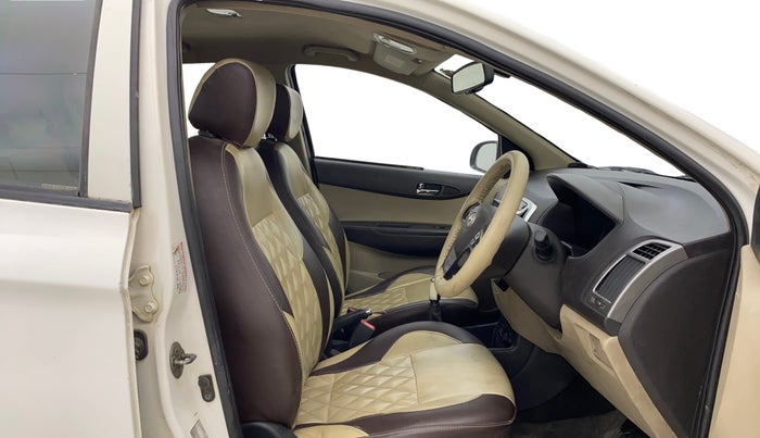 2013 Hyundai i20 ASTA 1.4 CRDI, Diesel, Manual, 1,27,005 km, Right Side Front Door Cabin