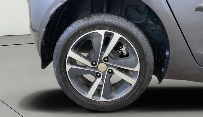 2022 Tata ALTROZ XZ PETROL, Petrol, Manual, 44,706 km, Right Rear Wheel