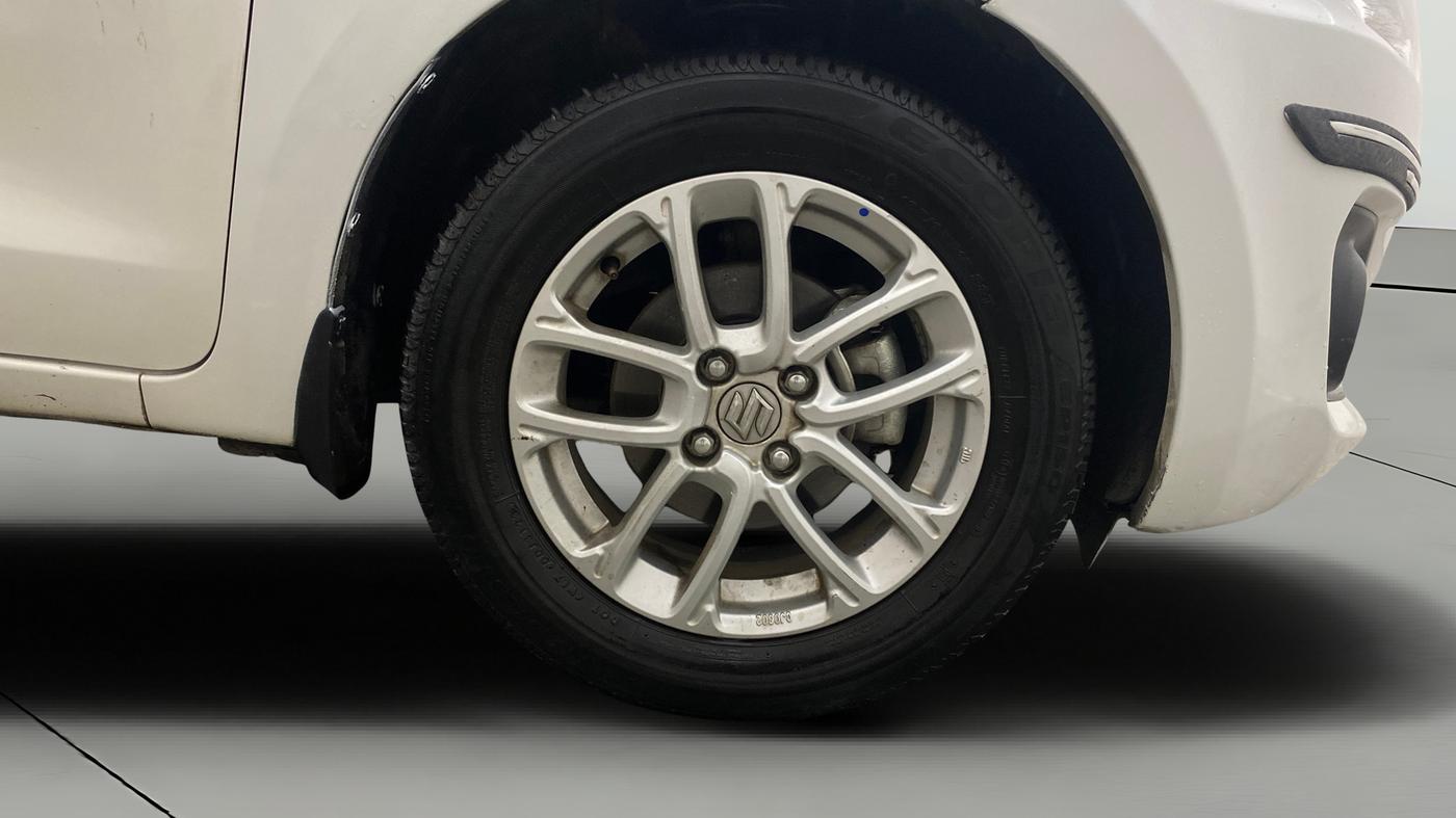 2023 Maruti Swift ZXI, Petrol, Manual, 62,871 km, Right Front Wheel