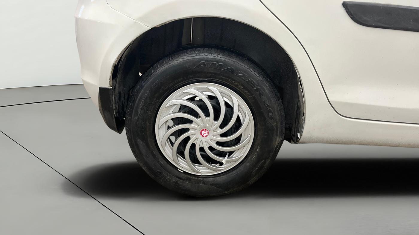 2015 Maruti Swift VXI, Petrol, Manual, 33,517 km, Right Rear Wheel