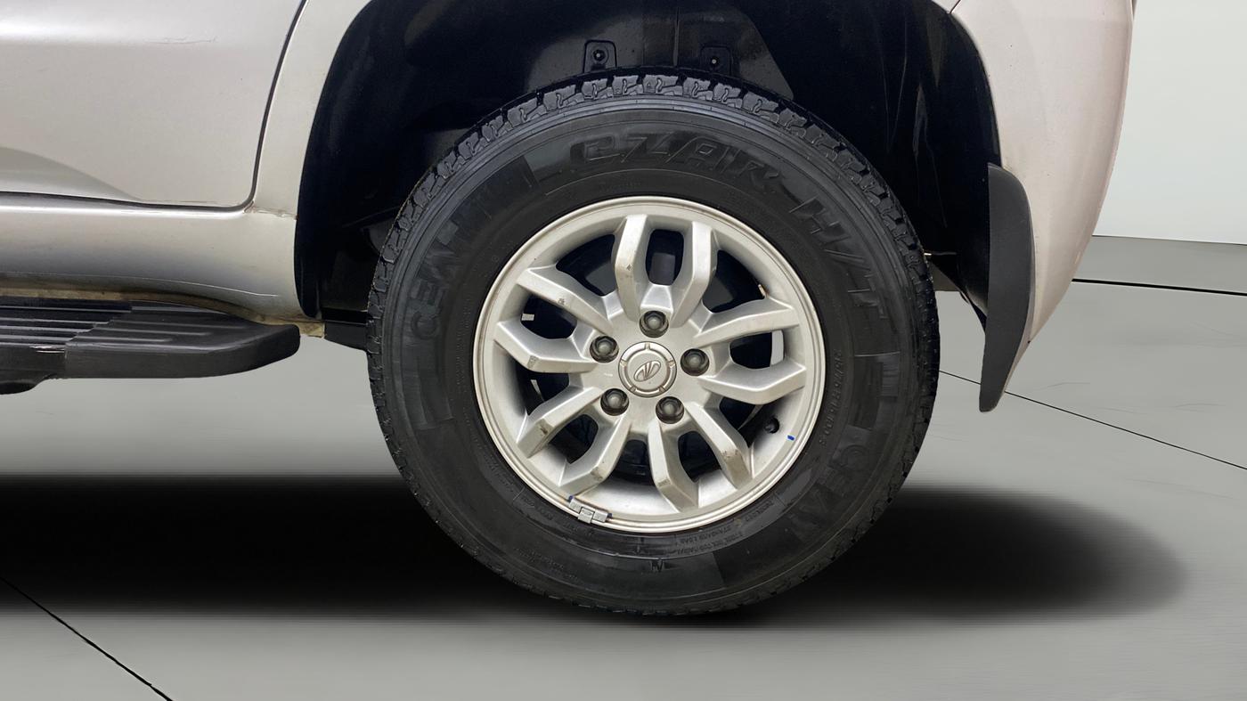 2017 Mahindra TUV300 T8, Diesel, Manual, 31,985 km, Left Rear Wheel