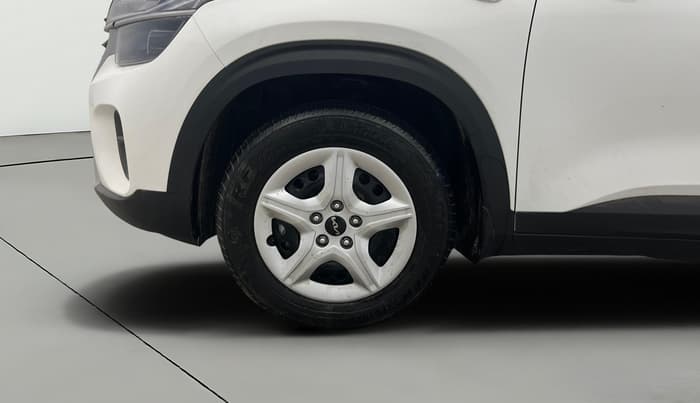 2025 KIA SELTOS HTE (O)1.5 Petrol MT, Petrol, Manual, 5,525 km, Left Front Wheel