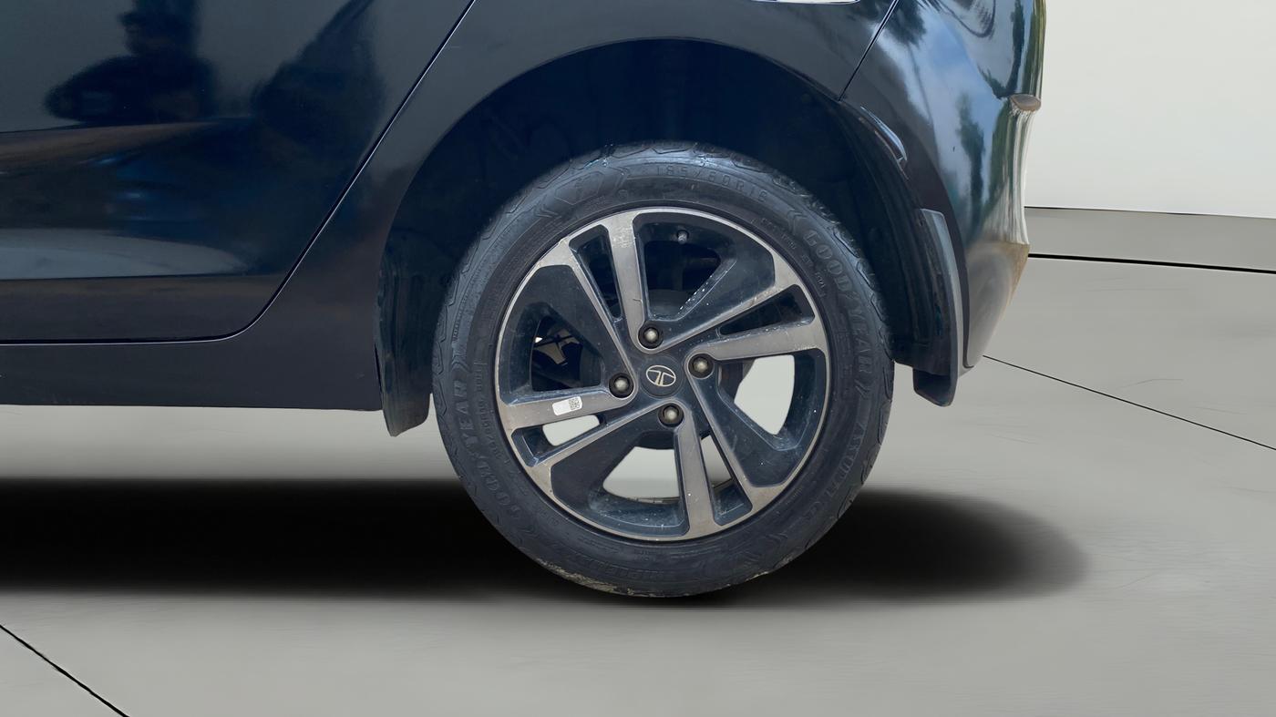 2022 Tata ALTROZ XZA PLUS DARK EDTION, Petrol, Automatic, 26,332 km, Left Rear Wheel