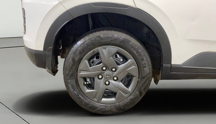 2023 Hyundai VENUE S(O) 1.2, Petrol, Manual, 8,416 km, Right Rear Wheel