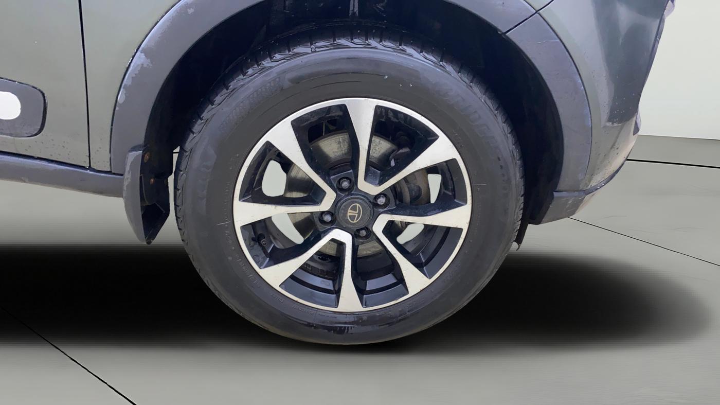 2021 Tata NEXON XZ PLUS DIESEL, Diesel, Manual, 1,29,954 km, Right Front Wheel