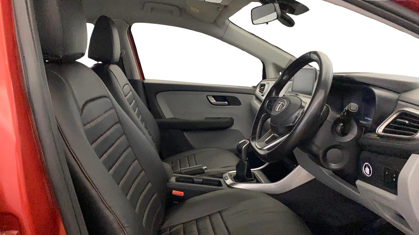 2020 Tata ALTROZ XZ PETROL, Petrol, Manual, 1,04,871 km, Right Side Front Door Cabin