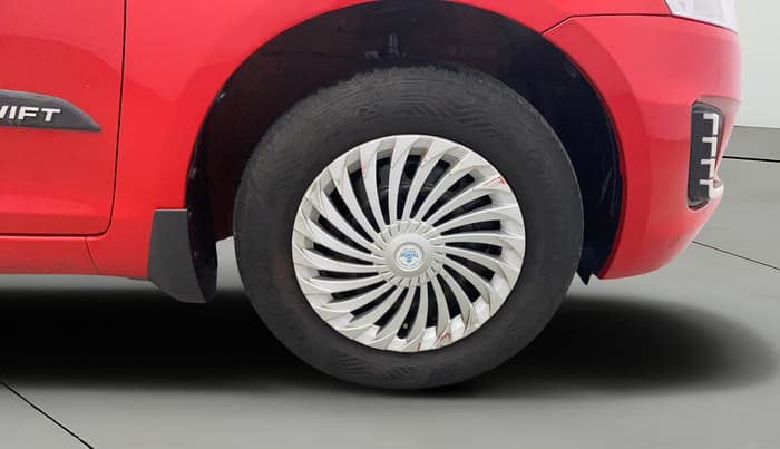 2016 Maruti Swift VXI, CNG, Manual, 94,818 km, Right Front Wheel