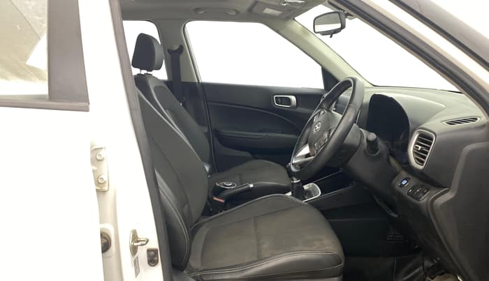 2019 Hyundai VENUE SX(O) 1.4 CRDI, Diesel, Manual, 1,18,278 km, Right Side Front Door Cabin