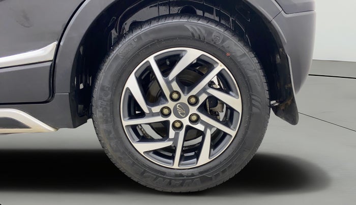 2022 Mahindra XUV300 W8 (O) 1.5 DIESEL, Diesel, Manual, 23,722 km, Left Rear Wheel