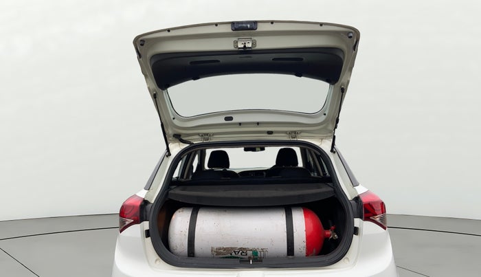 2015 Hyundai Elite i20 SPORTZ 1.2, CNG, Manual, 80,669 km, Boot Door Open