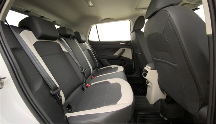 2025 Volkswagen TAIGUN TOPLINE 1.0 TSI AT, Petrol, Automatic, 5,074 km, Right Side Rear Door Cabin