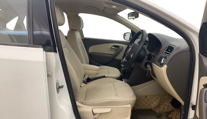 2014 Volkswagen Vento HIGHLINE PETROL AT, Petrol, Automatic, 31,816 km, Right Side Front Door Cabin