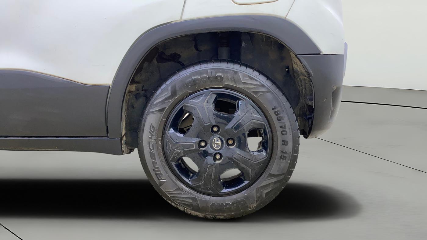 2021 Tata PUNCH ACCOMPLISHED MT, CNG, Manual, 42,828 km, Left Rear Wheel