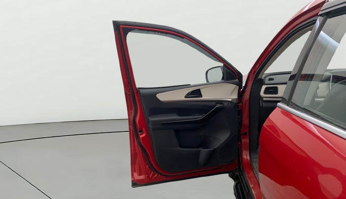 2021 Mahindra XUV700 AX 5 P MT 5 STR, Petrol, Manual, 83,425 km, LHS Front Door