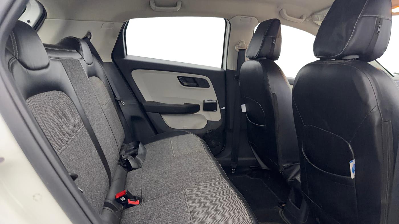 2024 Tata ALTROZ XE CNG, CNG, Manual, 17,446 km, Right Side Rear Door Cabin