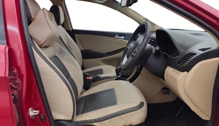 2015 Hyundai Verna FLUIDIC 4S 1.6 VTVT S(O), Petrol, Manual, 30,287 km, Right Side Front Door Cabin