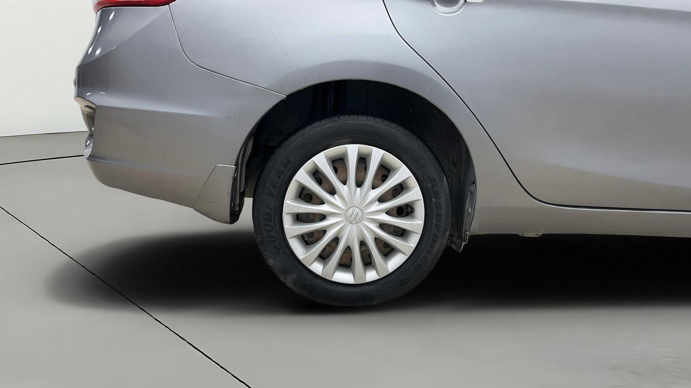 2014 Maruti Ciaz VXI, Petrol, Manual, 39,318 km, Right Rear Wheel