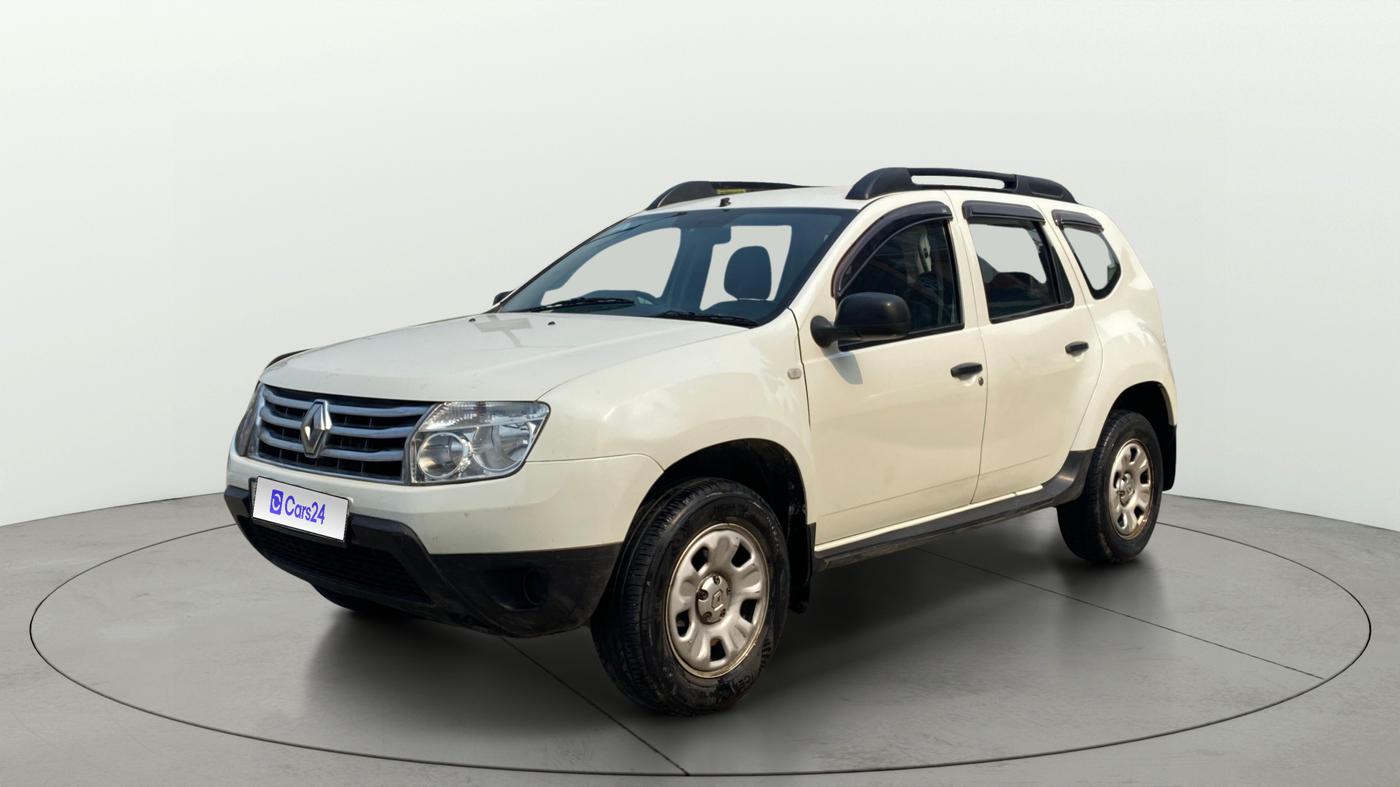 2015 Renault Duster RXE PETROL, Petrol, Manual, 62,914 km, Left Front Diagonal