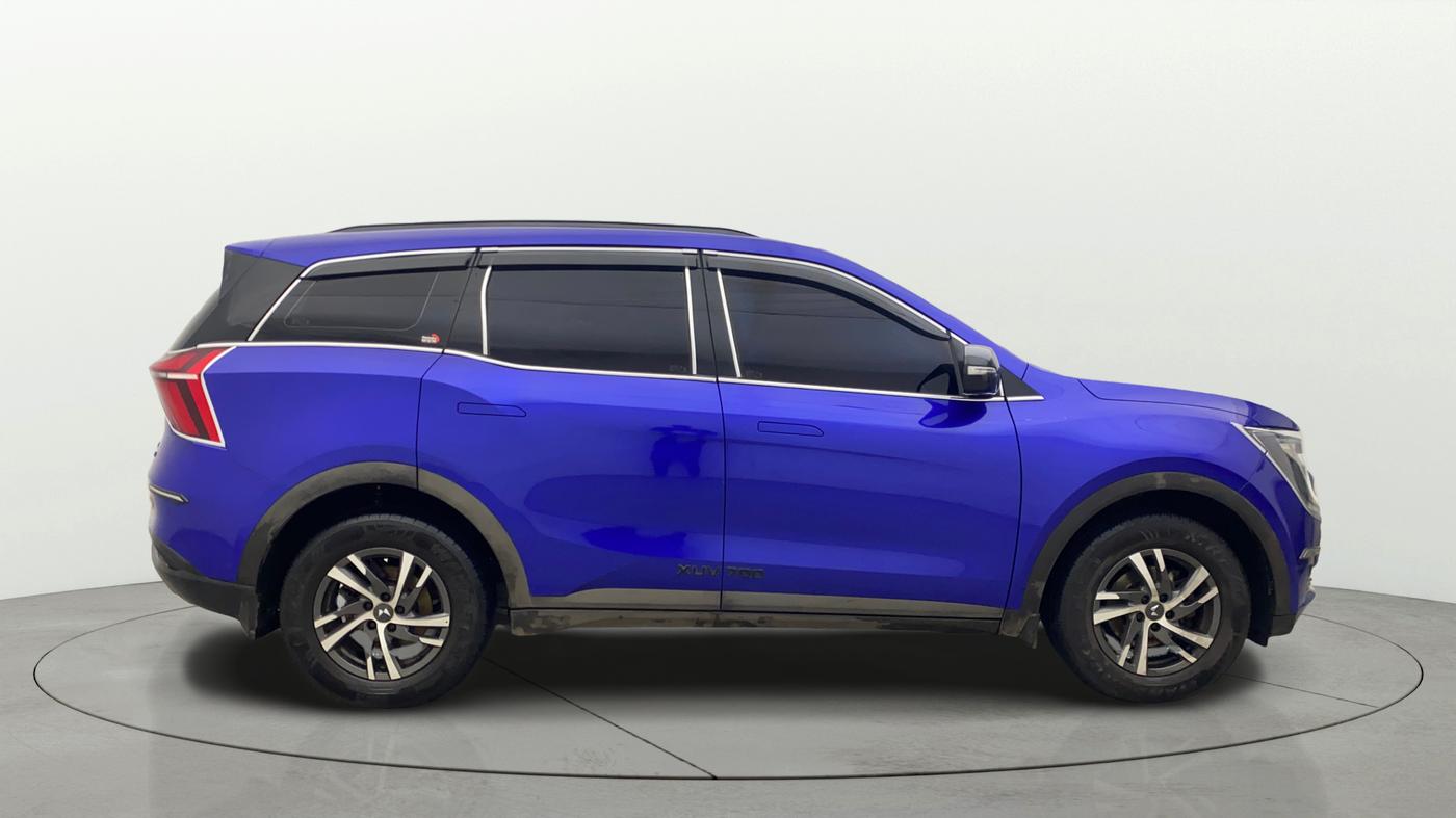 2022 Mahindra XUV700 AX 5 D MT 7 STR, Diesel, Manual, 69,388 km, Right Side View