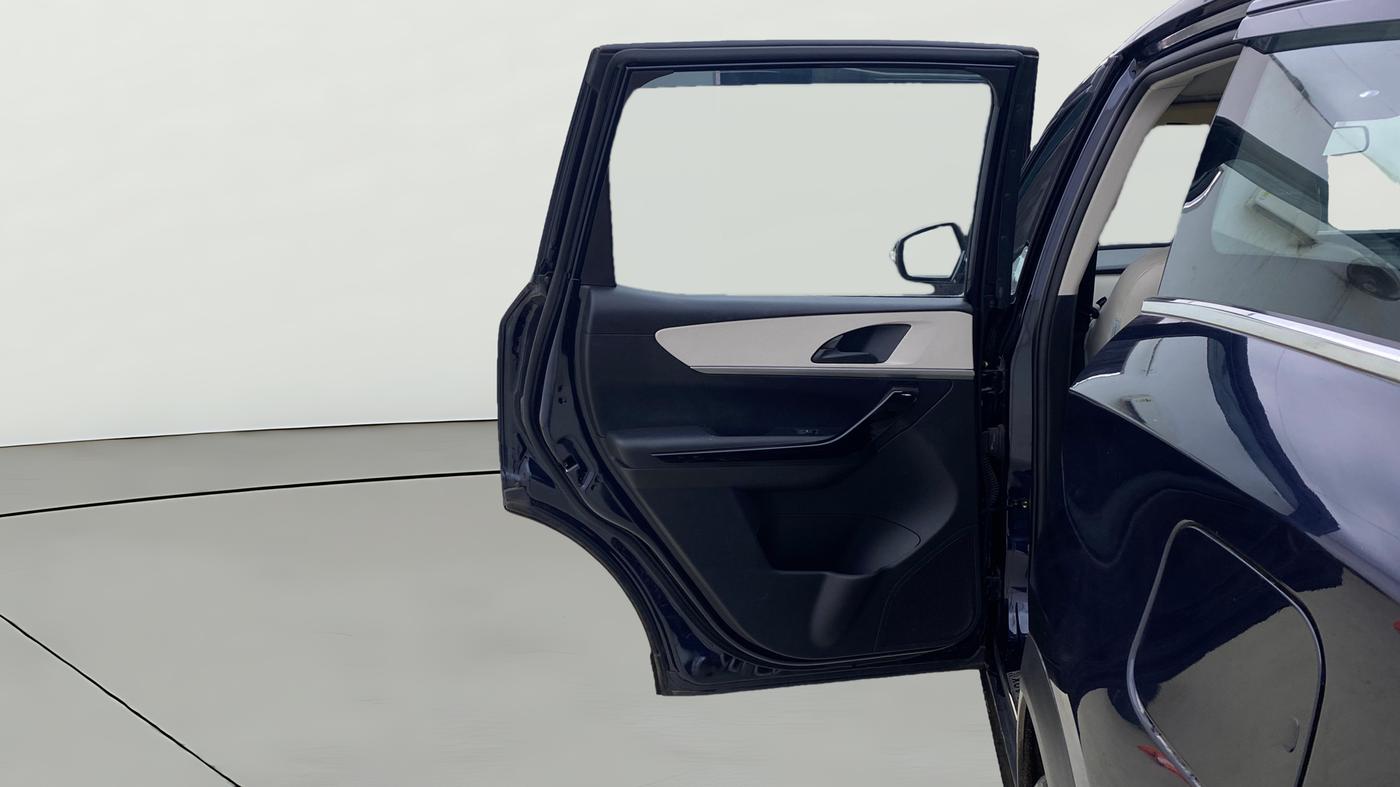 2023 Mahindra XUV700 AX 5 P AT 5 STR, Petrol, Automatic, 12,399 km, LHS Rear Door