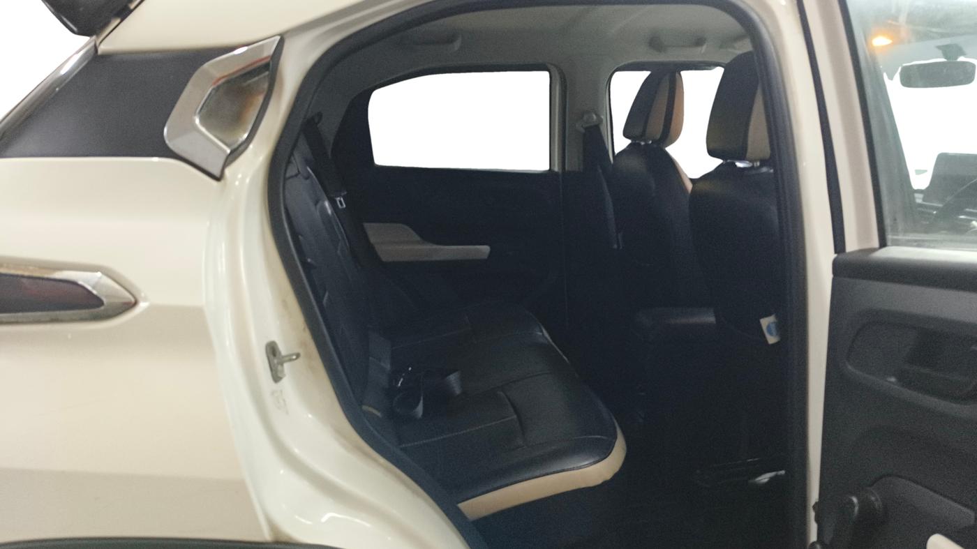 2022 Tata PUNCH PURE MT, Petrol, Manual, 30,710 km, Right Side Rear Door Cabin