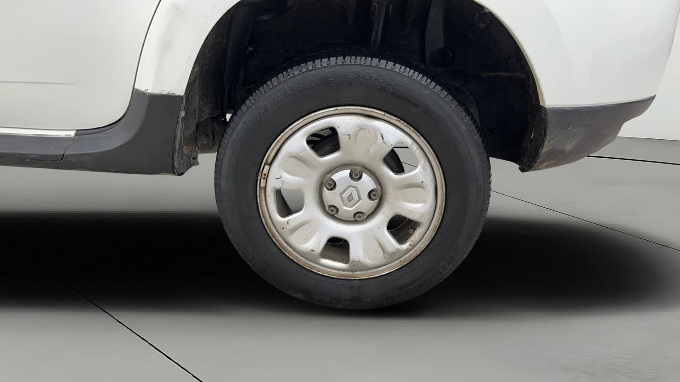 2015 Renault Duster RXL PETROL, Petrol, Manual, 51,800 km, Left Rear Wheel