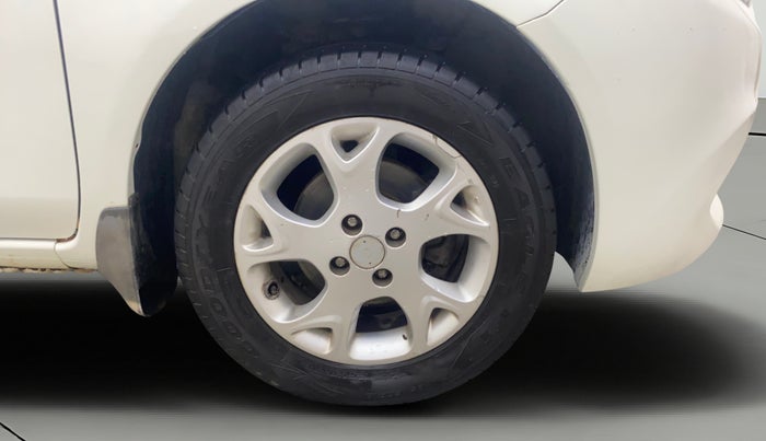 2014 Renault Scala RXL PETROL AT, Petrol, Automatic, 57,339 km, Right Front Wheel