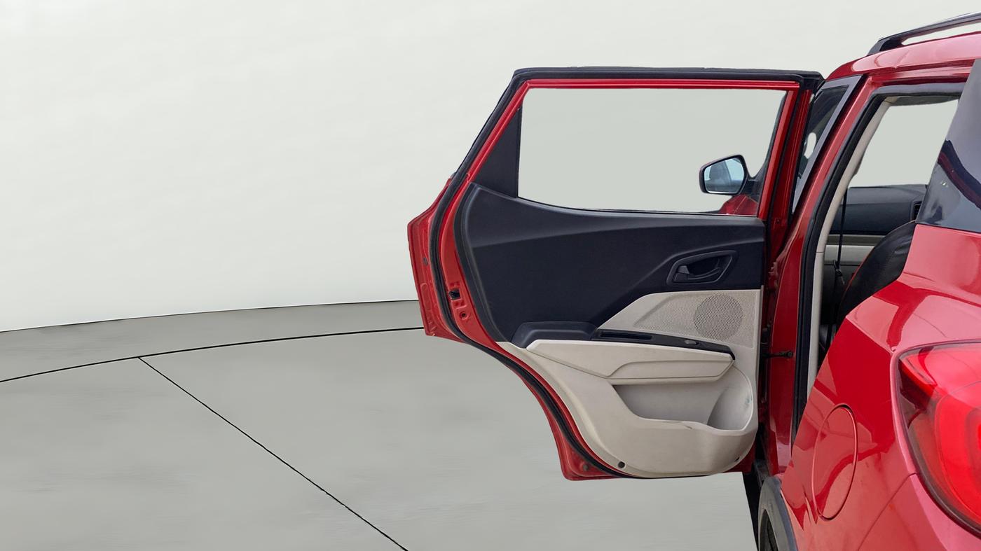 2022 Mahindra XUV300 W6 1.2 PETROL, Petrol, Manual, 22,804 km, LHS Rear Door