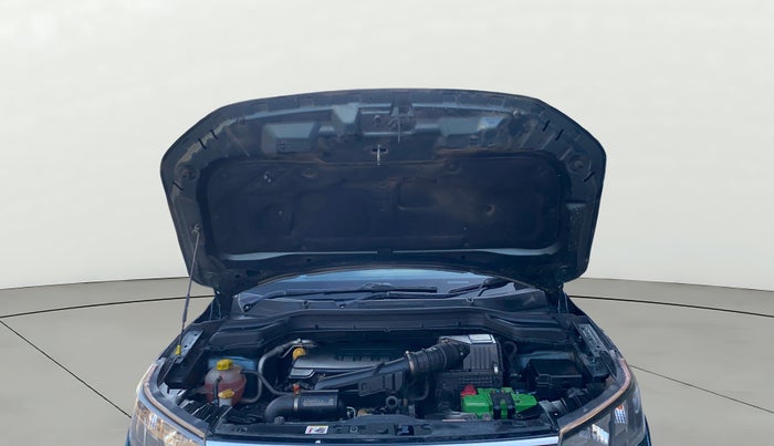 2020 Mahindra XUV300 W6 1.2 PETROL, Petrol, Manual, 95,633 km, Open Bonet