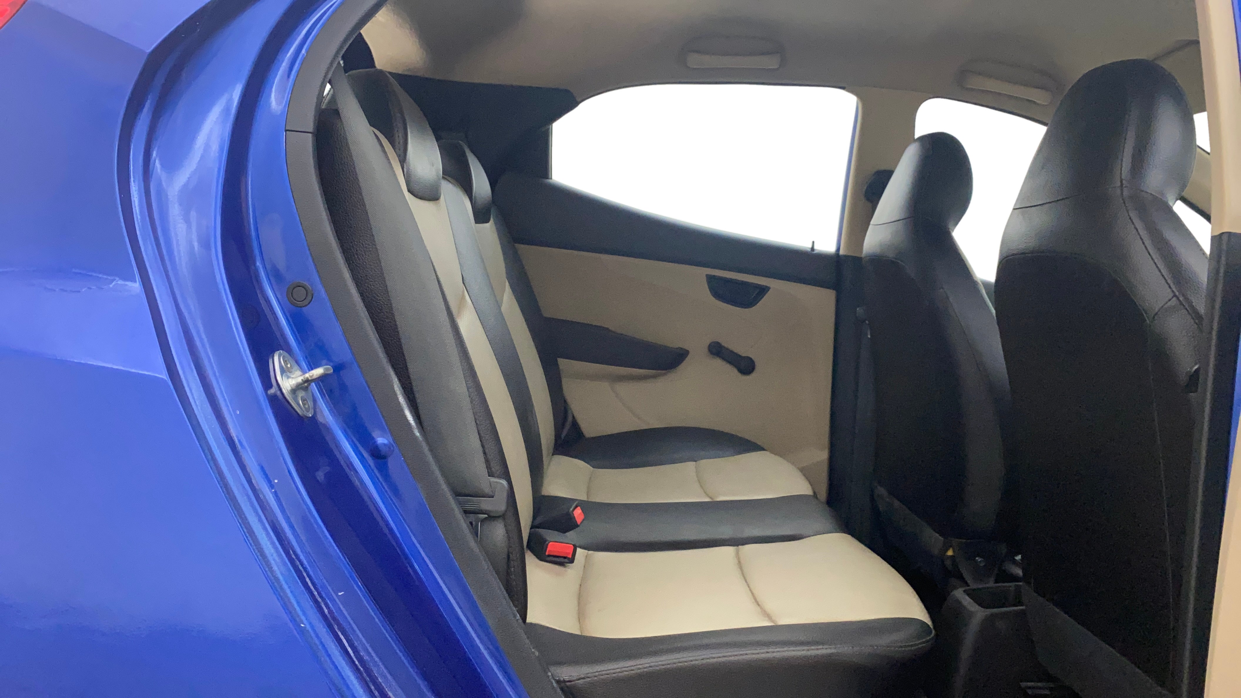 camera-Right-Side-Rear-Door-Cabin