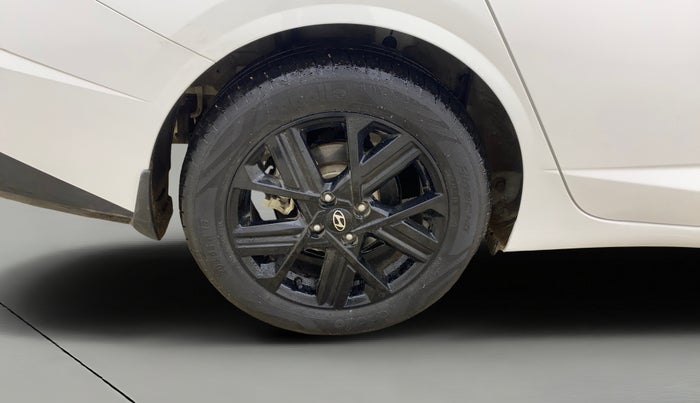 2025 Hyundai Verna SX (O) 1.5 TURBO PETROL DCT, Petrol, Automatic, 6,235 km, Right Rear Wheel