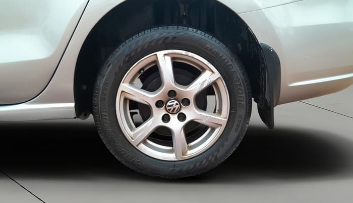2013 Volkswagen Vento HIGHLINE DIESEL 1.6, Diesel, Manual, 1,19,233 km, Left Rear Wheel