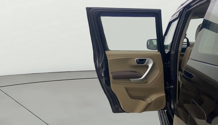 2016 Mahindra TUV300 T8, Diesel, Manual, 82,126 km, LHS Rear Door