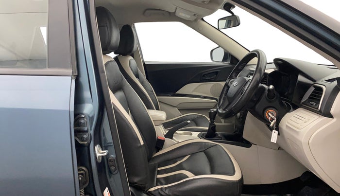 2019 Mahindra XUV300 W6 1.2 PETROL, Petrol, Manual, 72,860 km, Right Side Front Door Cabin