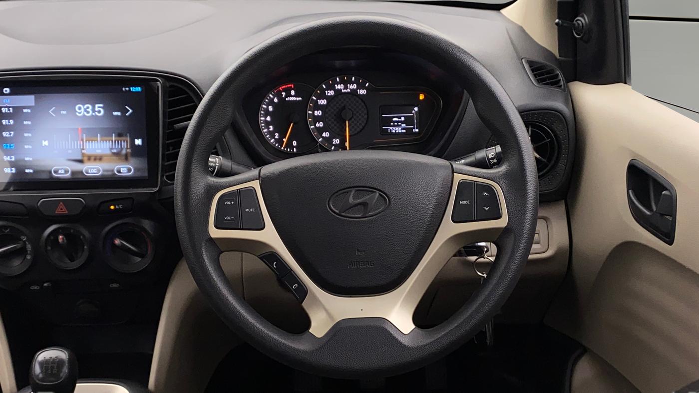 2022 Hyundai NEW SANTRO MAGNA, Petrol, Manual, 17,315 km, Steering Wheel Close Up